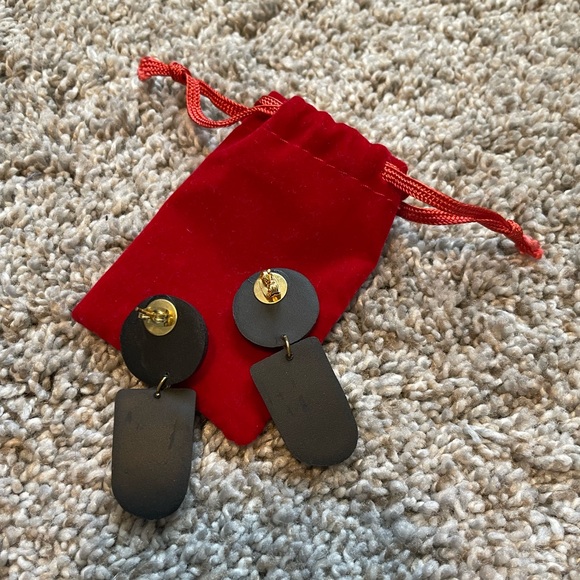 Local artist-made earrings, lightweight, black. - Picture 2 of 3